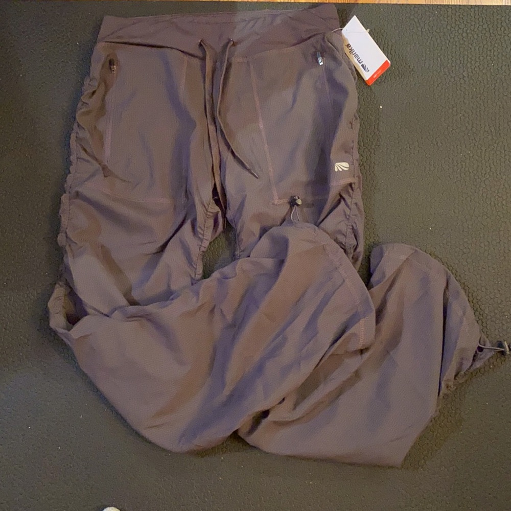 Eileen woven pant. Phantom grey.